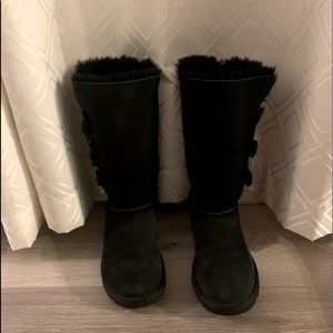 Ugg Bailey button triple